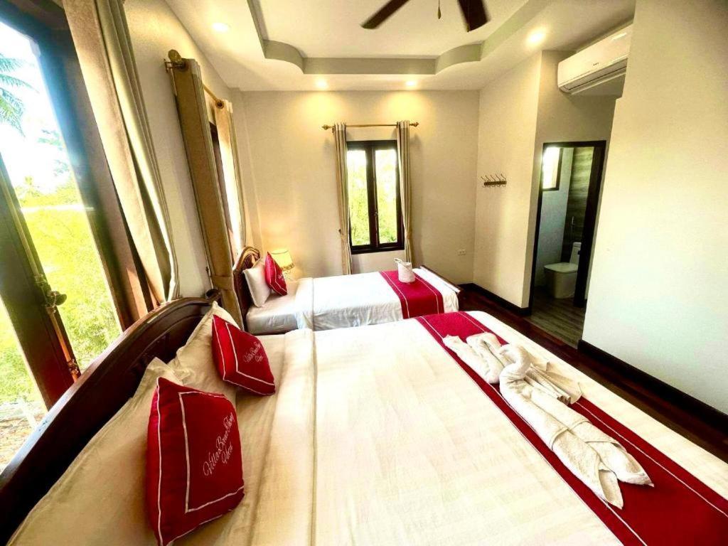 Villa Bouathong Hotels Луанґпхабанґ Екстер'єр фото
